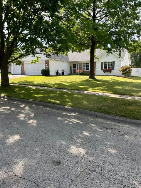 1436 Sandhurst Ln, Rockford, IL 61107