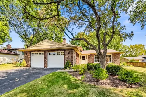 636 Nordic Ct, Libertyville, IL 60048