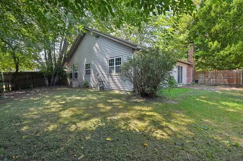 Exterior - 3 Winrock Rd, Montgomery, IL 60538 photo 4 of 8
