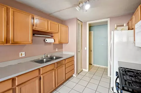 Kitchen - 3 Winrock Rd, Montgomery, IL 60538 photo 4 of 5