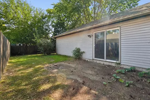 Exterior - 3 Winrock Rd, Montgomery, IL 60538 photo 6 of 8