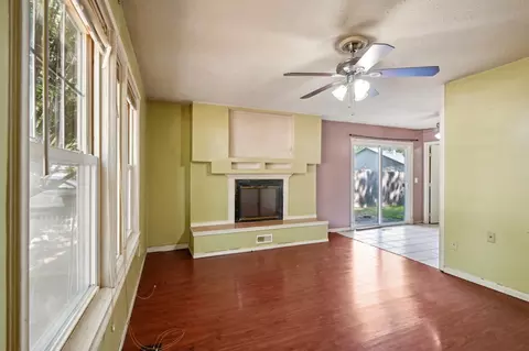 Living - 3 Winrock Rd, Montgomery, IL 60538 photo 3 of 6