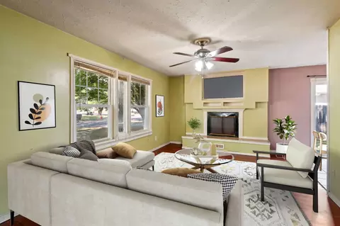 Living - 3 Winrock Rd, Montgomery, IL 60538 photo 6 of 6