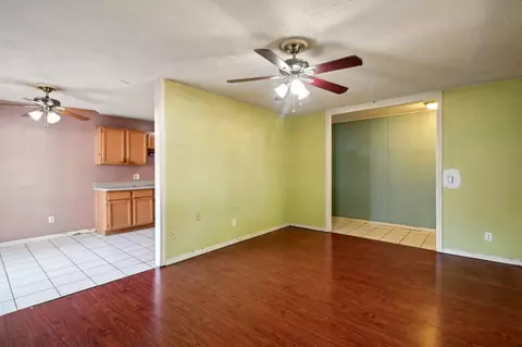 Living - 3 Winrock Rd, Montgomery, IL 60538 photo 4 of 6