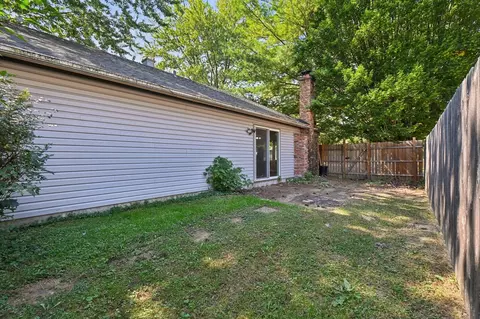 Exterior - 3 Winrock Rd, Montgomery, IL 60538 photo 3 of 8