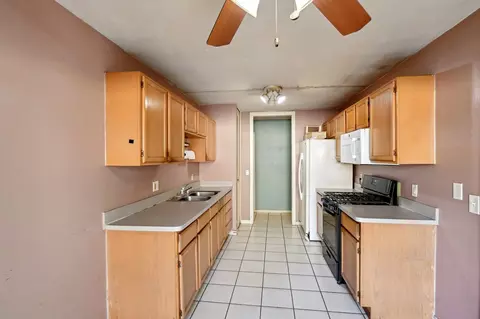 Kitchen - 3 Winrock Rd, Montgomery, IL 60538 photo 2 of 5