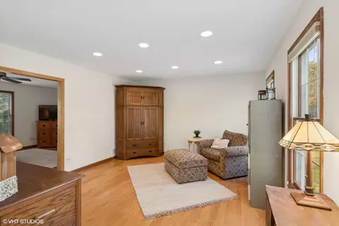 5021 Adele Dr, Gurnee, IL 60031 photo 9