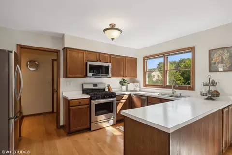 5021 Adele Dr, Gurnee, IL 60031 photo 4
