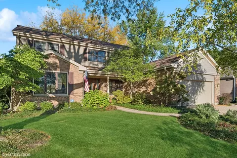 2562 N Douglas Ave, Arlington Heights, IL 60004