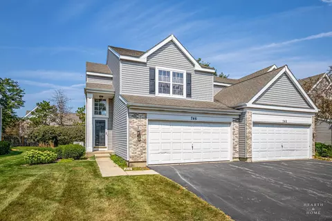 746 Savannah Ln, Crystal Lake, IL 60014
