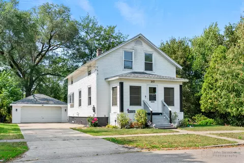 317 N Wisconsin St, Carpentersville, IL 60110