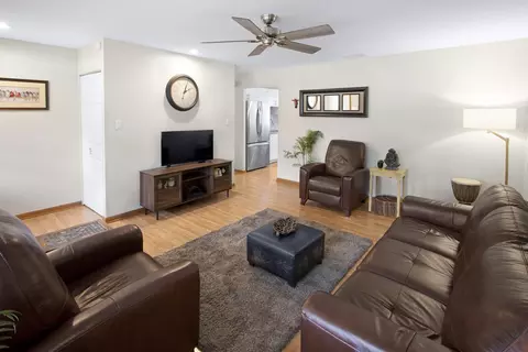 515 Frederick Ln, Hoffman Estates, IL 60169 photo 4
