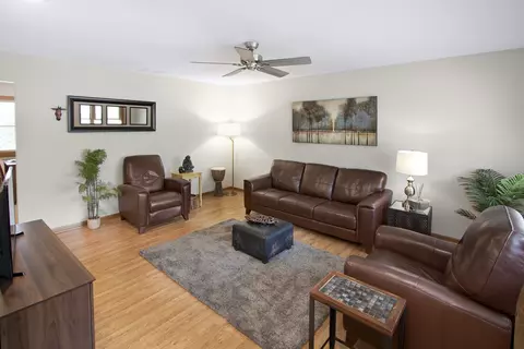 515 Frederick Ln, Hoffman Estates, IL 60169 photo 3