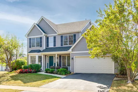 39 W497 Newton Sq, Geneva, IL 60134