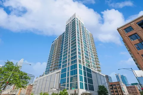 757 N Orleans St #1402, Chicago, IL 60654