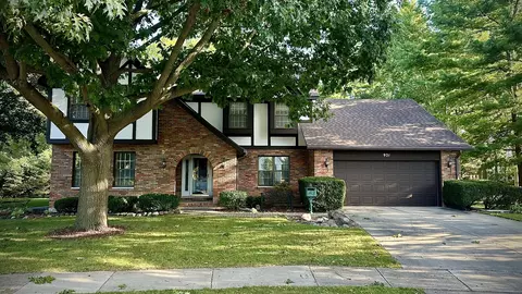 921 Smith Ct, Batavia, IL 60510