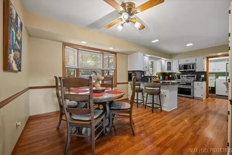 921 Smith Ct, Batavia, IL 60510 photo 2