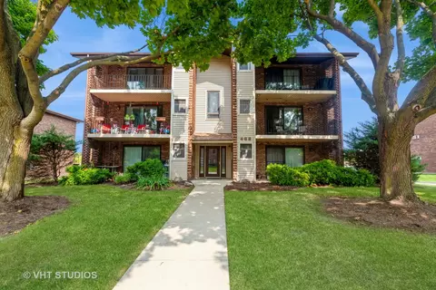 468 Valley Dr #200, Naperville, IL 60563
