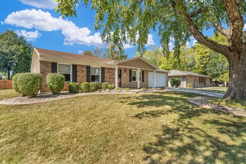 202 Valley Rd, Monticello, IL 61856