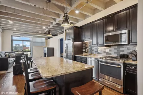 Kitchen - 811 S Lytle St #506, Chicago, IL 60607 photo 2 of 2