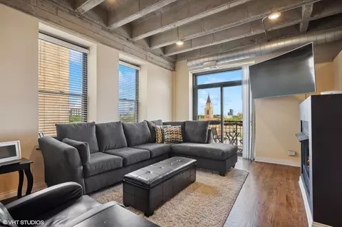 Living - 811 S Lytle St #506, Chicago, IL 60607 photo 1 of 2