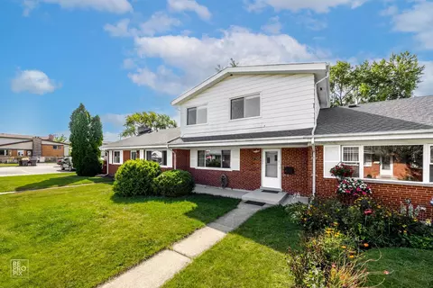 9008 N Clifton Ave, Niles, IL 60714