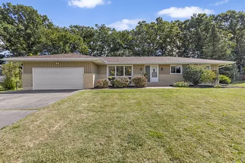 2245 Woodland Ct, Freeport, IL 61032