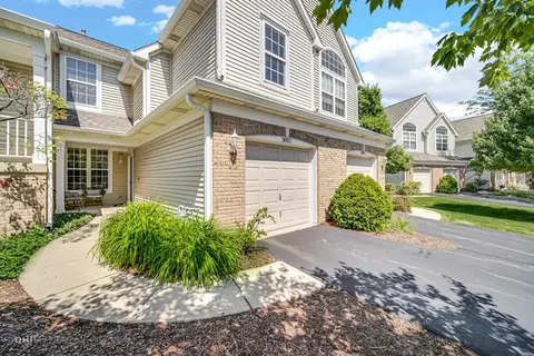 3002 Waters Edge Cir, Aurora, IL 60504