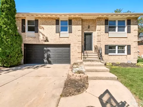 1058 Almond Dr, Aurora, IL 60506