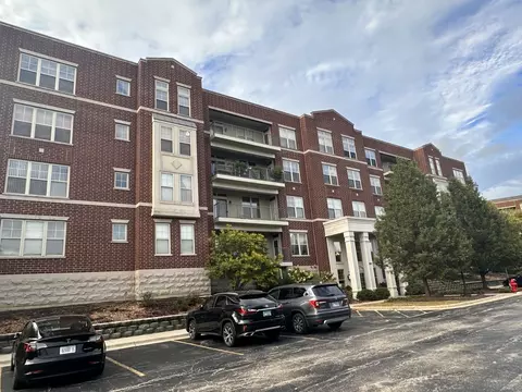 Exterior - 660 Prestwick Ln #302, Wheeling, IL 60090 photo 2 of 3