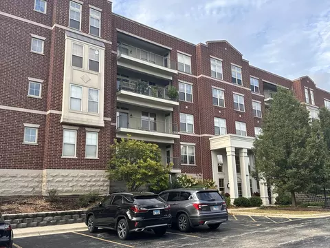 660 Prestwick Ln #302, Wheeling, IL 60090