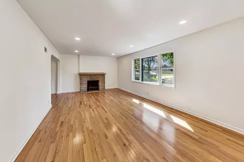 Living - 1768 Whitcomb Ave, Des Plaines, IL 60018 photo 2 of 4