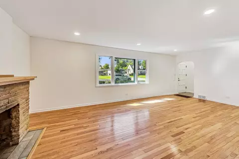 Living - 1768 Whitcomb Ave, Des Plaines, IL 60018 photo 1 of 4