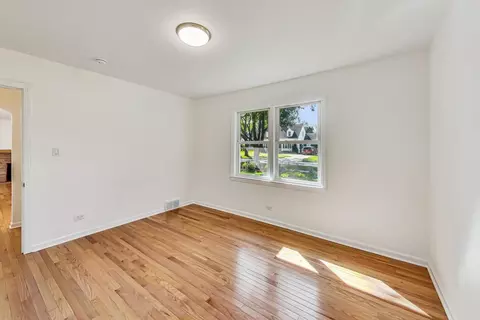 Bedroom - 1768 Whitcomb Ave, Des Plaines, IL 60018 photo 2 of 6