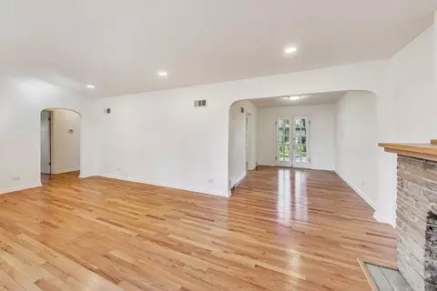 Living - 1768 Whitcomb Ave, Des Plaines, IL 60018 photo 3 of 4