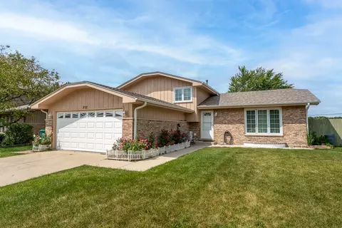 717 Roof Ave, Romeoville, IL 60446