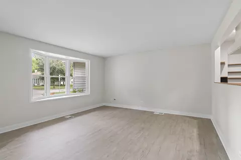 2900 Swallow Ln, Rolling Meadows, IL 60008 photo 6
