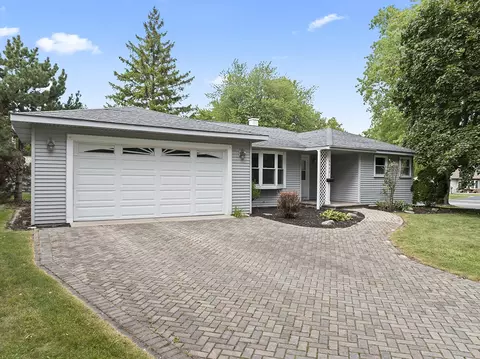 2900 Swallow Ln, Rolling Meadows, IL 60008 photo 2