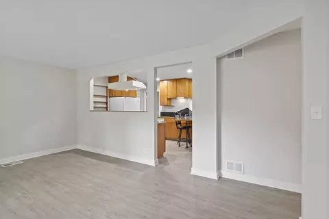 2900 Swallow Ln, Rolling Meadows, IL 60008 photo 8