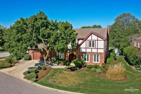 2550 E Haverhill Ct, Arlington Heights, IL 60004