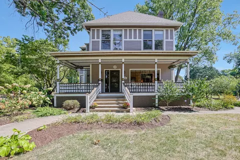 1045 N Spring St, Elgin, IL 60120