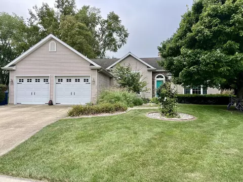 12 Corrine Ct, Monticello, IL 61856
