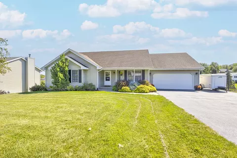 3849 E Mockingbird Ln, Byron, IL 61010