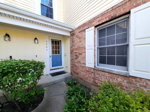 4904 Turnberry Dr, Hoffman Estates, IL 60010 photo 2