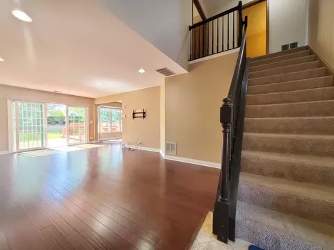 4904 Turnberry Dr, Hoffman Estates, IL 60010 photo 4