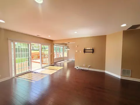 4904 Turnberry Dr, Hoffman Estates, IL 60010 photo 6