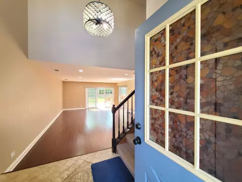 4904 Turnberry Dr, Hoffman Estates, IL 60010 photo 3