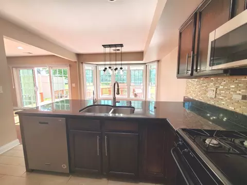 4904 Turnberry Dr, Hoffman Estates, IL 60010 photo 14