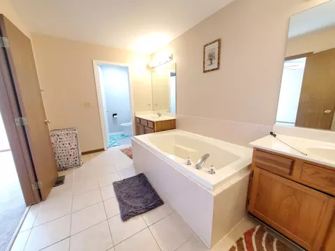 4904 Turnberry Dr, Hoffman Estates, IL 60010 photo 27