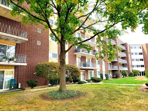 2900 Maple Ave #2B, Downers Grove, IL 60515